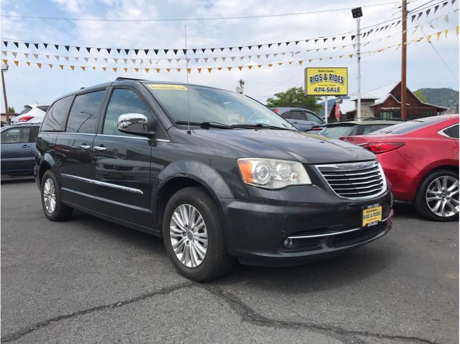 2012 Chrysler Town & Country from Rigs & Rides