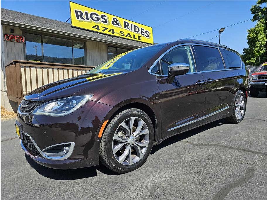 2017 Chrysler Pacifica from Rigs & Rides