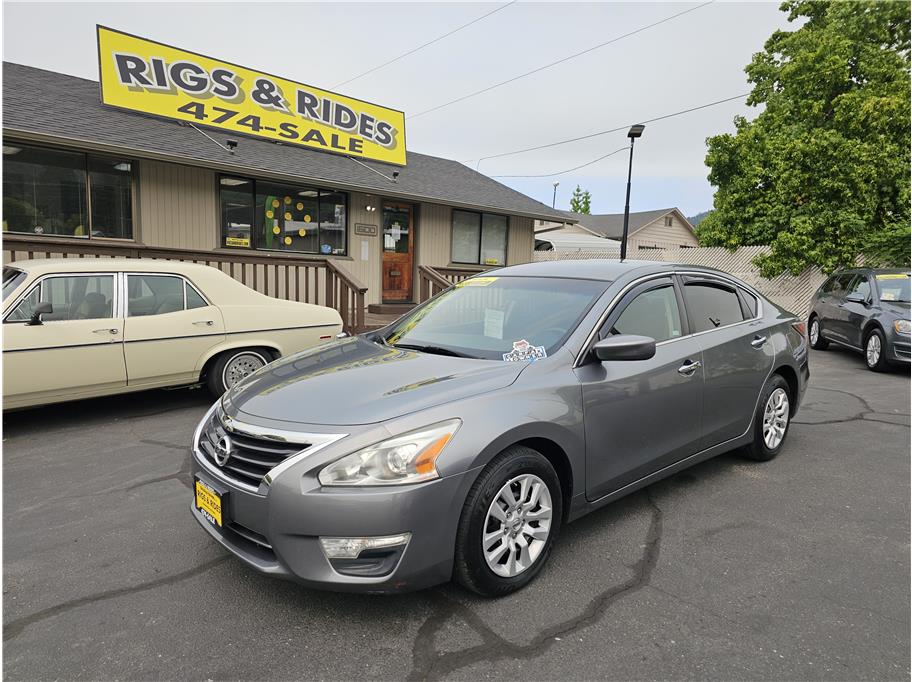 2015 Nissan Altima from Rigs & Rides