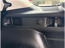 Vehicle Thumb #75
