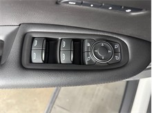 Vehicle Thumb #17