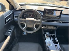 Vehicle Thumb #16