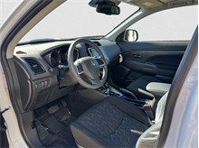 Vehicle Thumb #9