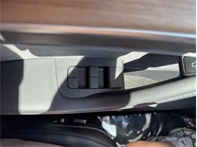 Vehicle Thumb #19