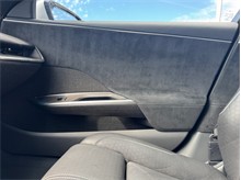 Vehicle Thumb #17