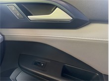 Vehicle Thumb #17