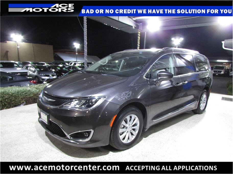 2017 Chrysler Pacifica from ACE Motors