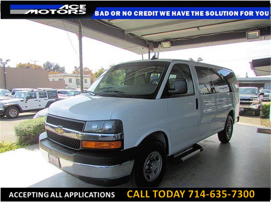 2017 Chevrolet Express Passenger LS's photo