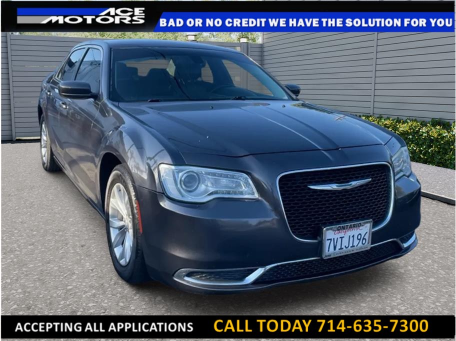 2016 Chrysler 300 Limited's photo