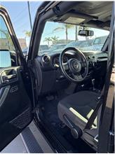Vehicle Thumb #32