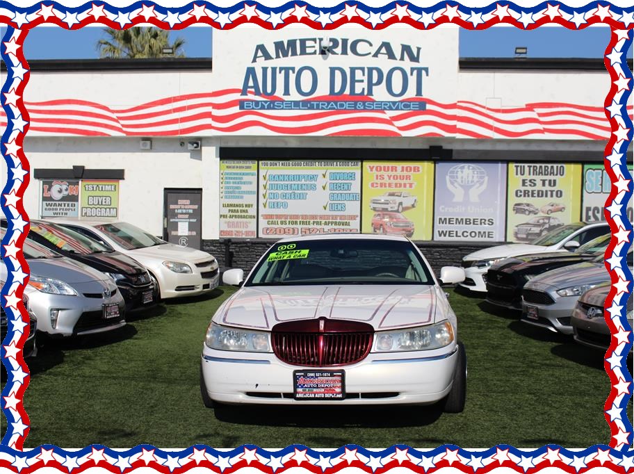 2000 Lincoln Town Car from American Auto Depot