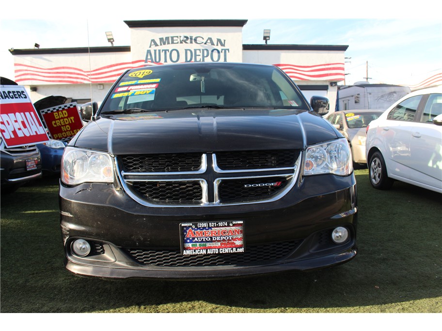 2019 Dodge Grand Caravan SXT - Photo 2