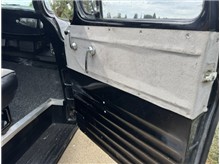 Vehicle Thumb #16
