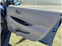 Vehicle Thumb #17