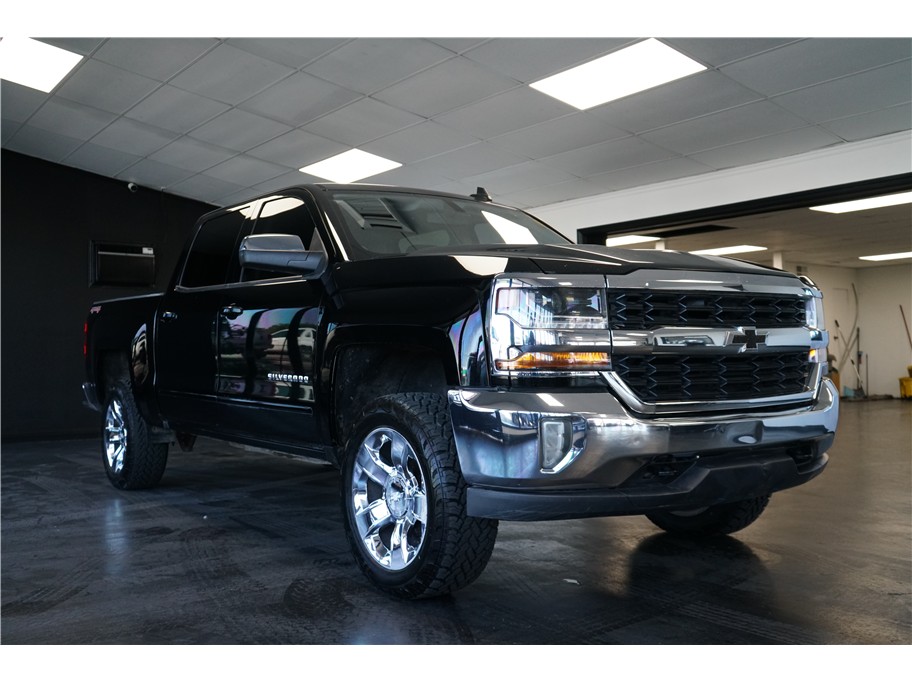 2017 Chevrolet Silverado 1500 LT 4X4 Crew Cab Short Box's photo
