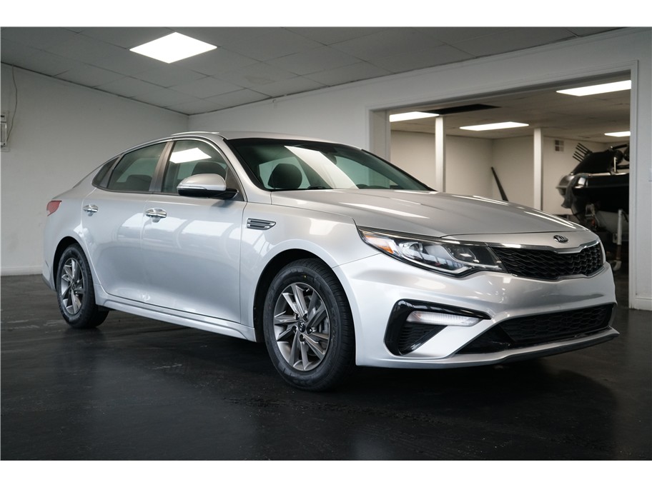 2019 Kia Optima LX's photo