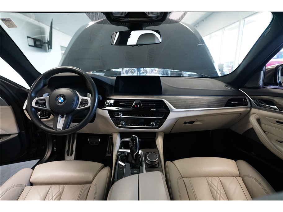 2020 BMW 5 Series M550i - Photo 13