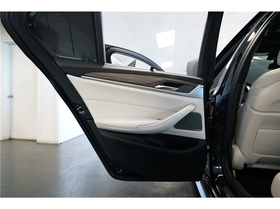 2020 BMW 5 Series M550i - Photo 14