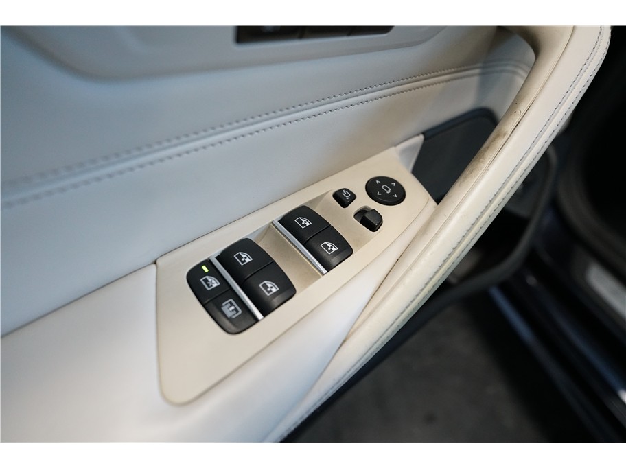 2020 BMW 5 Series M550i - Photo 16