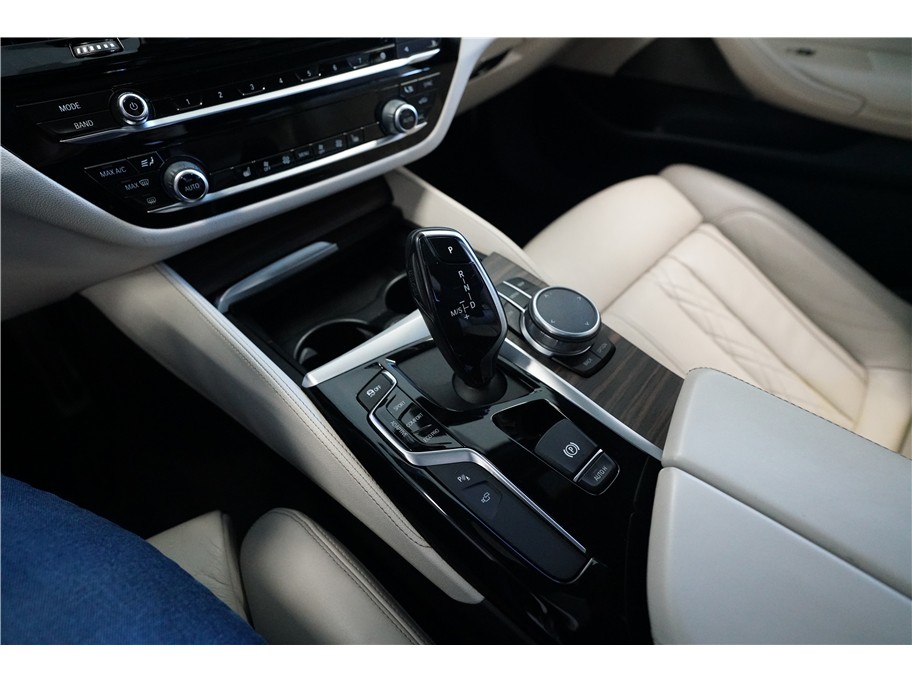 2020 BMW 5 Series M550i - Photo 19