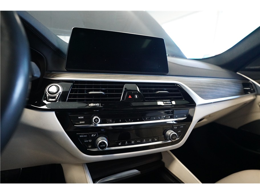 2020 BMW 5 Series M550i - Photo 20