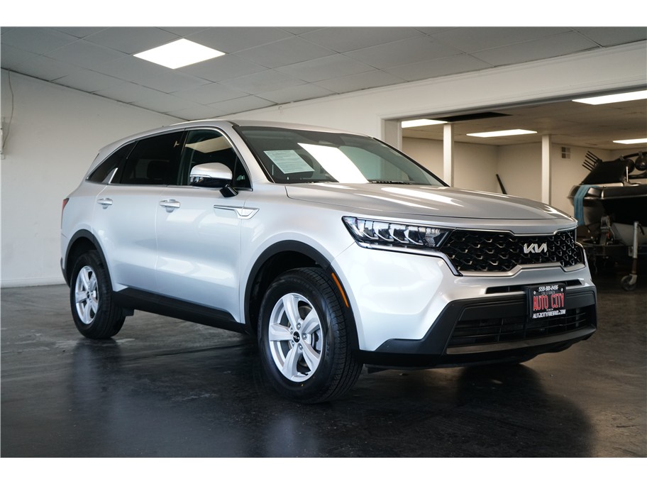 2022 Kia Sorento LX's photo