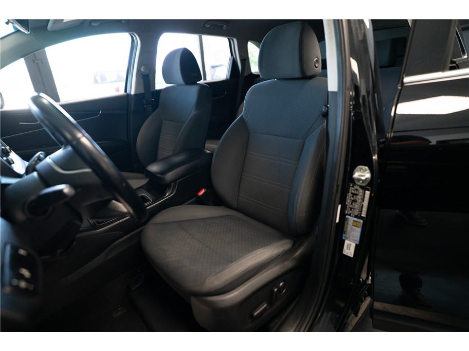 2020 Kia Sorento LX - Photo 11