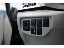 Vehicle Thumb #18