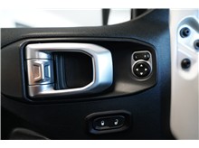 Vehicle Thumb #18