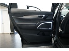 Vehicle Thumb #16