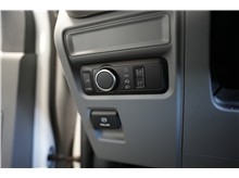 Vehicle Thumb #15
