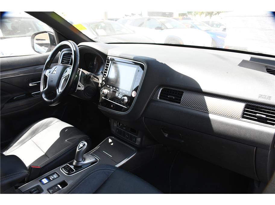 2022 Mitsubishi Outlander PHEV - Photo 9