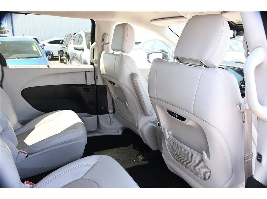 2021 Chrysler Pacifica Hybrid Touring L - Photo 10