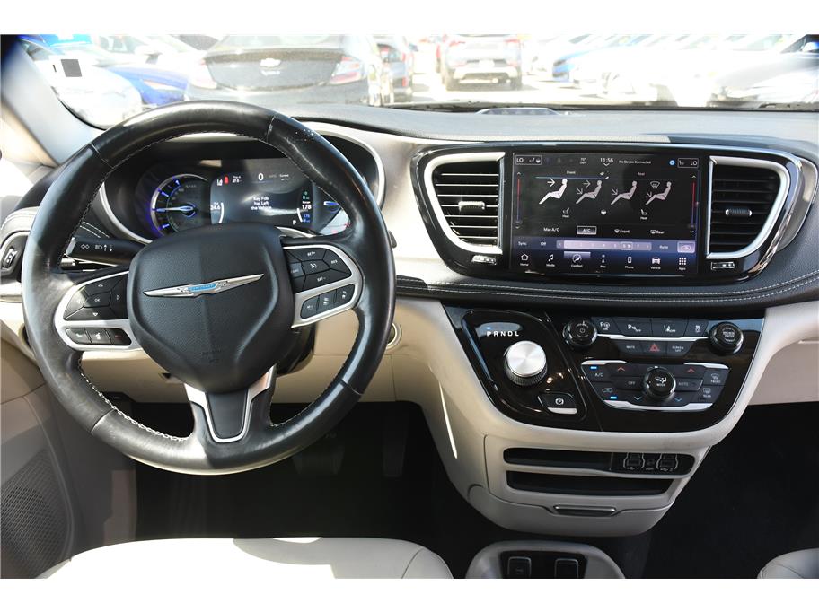 2021 Chrysler Pacifica Hybrid Touring L - Photo 11