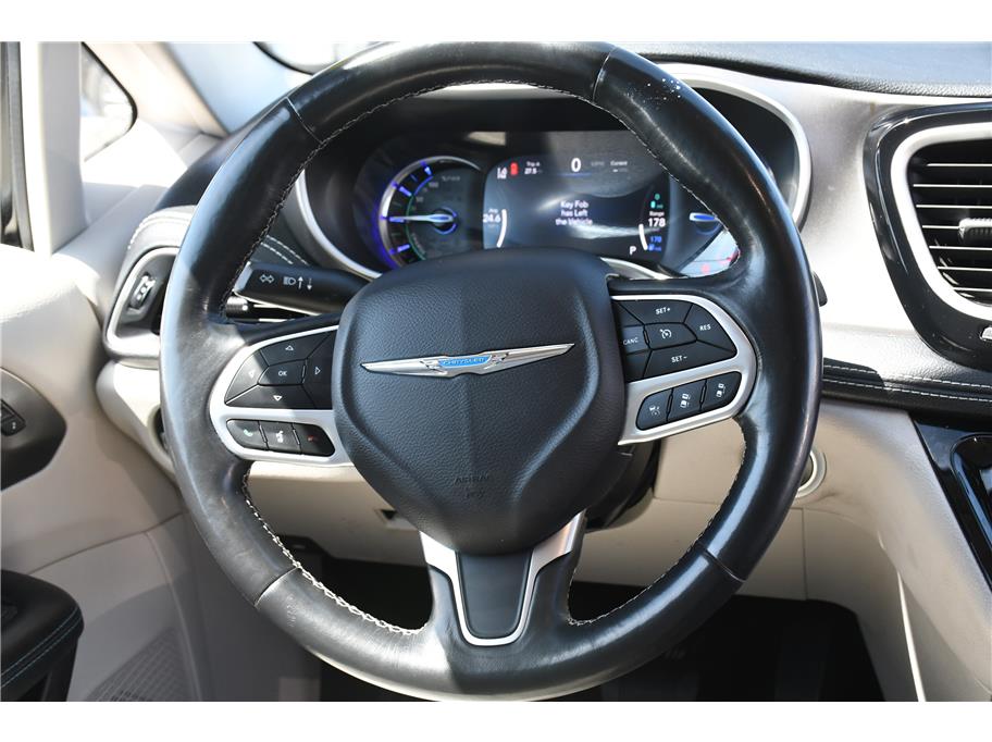 2021 Chrysler Pacifica Hybrid Touring L - Photo 12