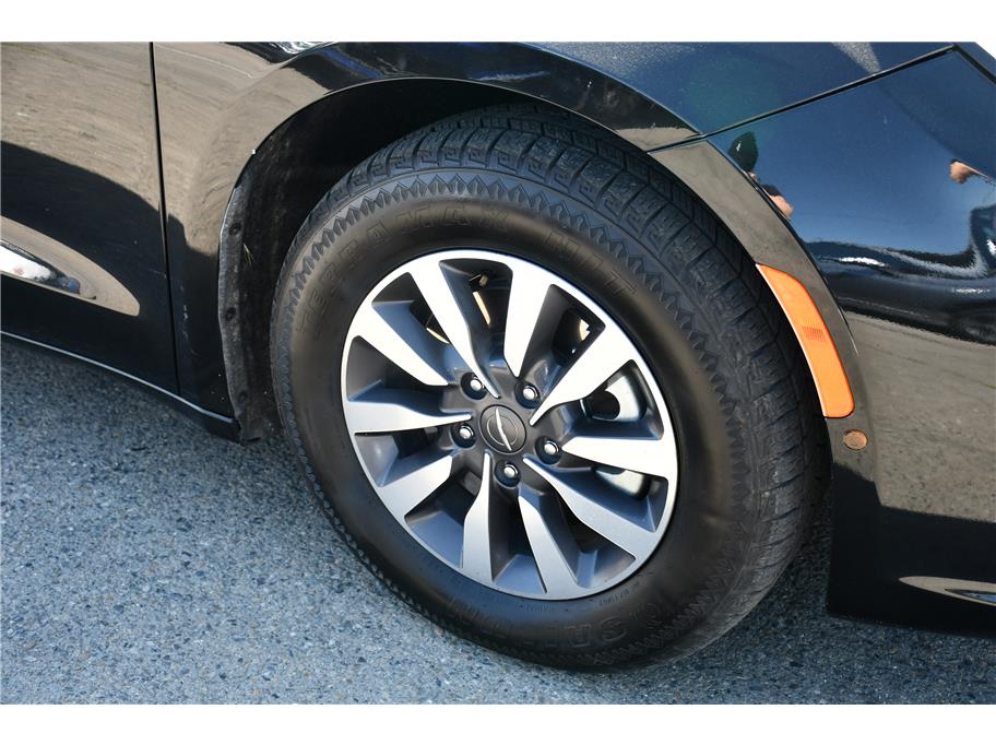 2021 Chrysler Pacifica Hybrid Touring L - Photo 16