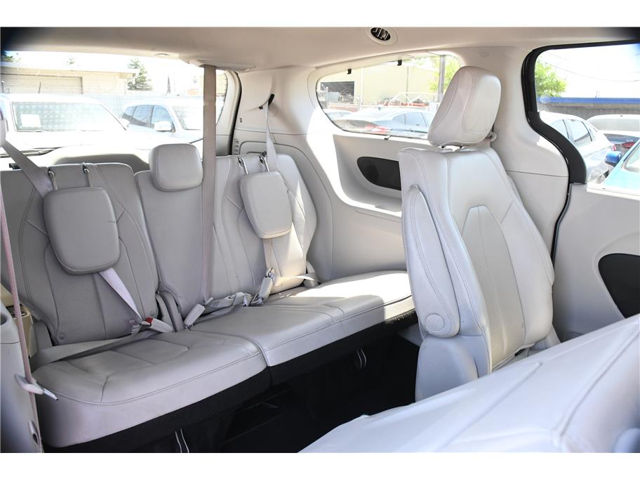 2021 Chrysler Pacifica Hybrid Touring L - Photo 8