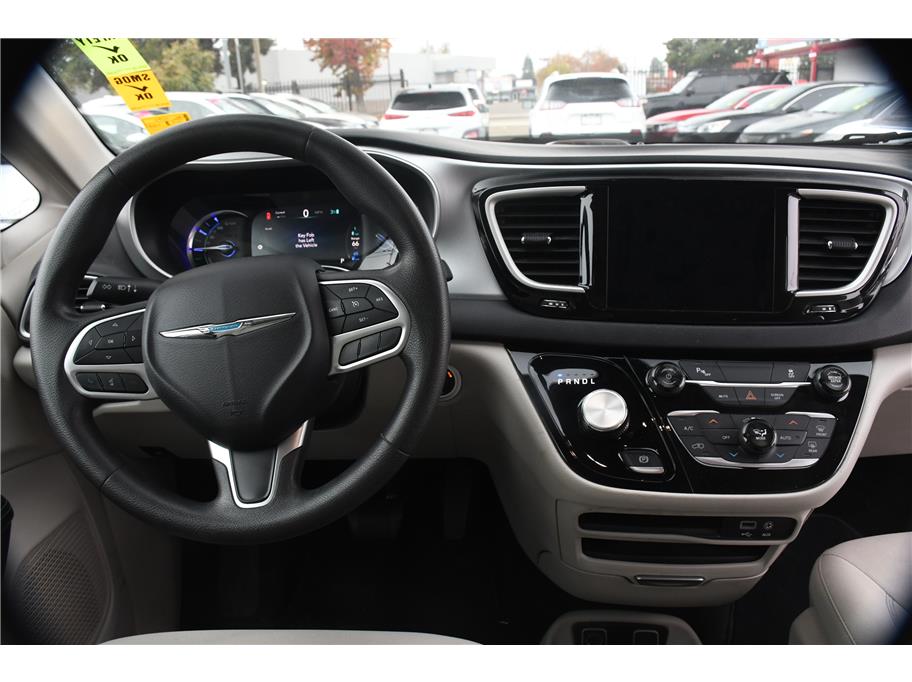 2018 Chrysler Pacifica Hybrid Touring Plus - Photo 11