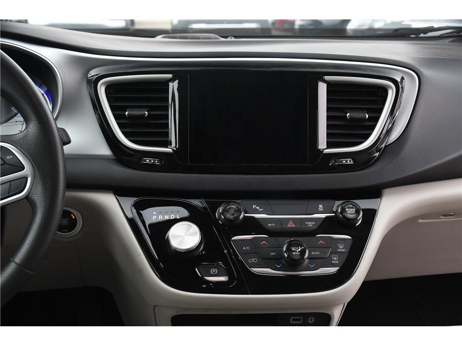 2018 Chrysler Pacifica Hybrid Touring Plus - Photo 13