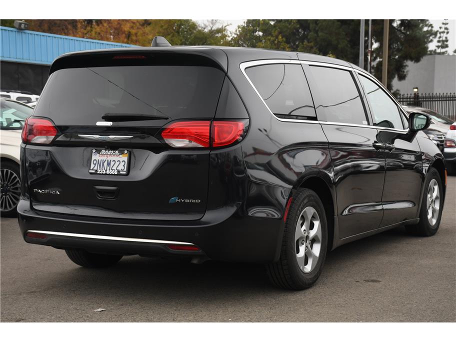 2018 Chrysler Pacifica Hybrid Touring Plus - Photo 4