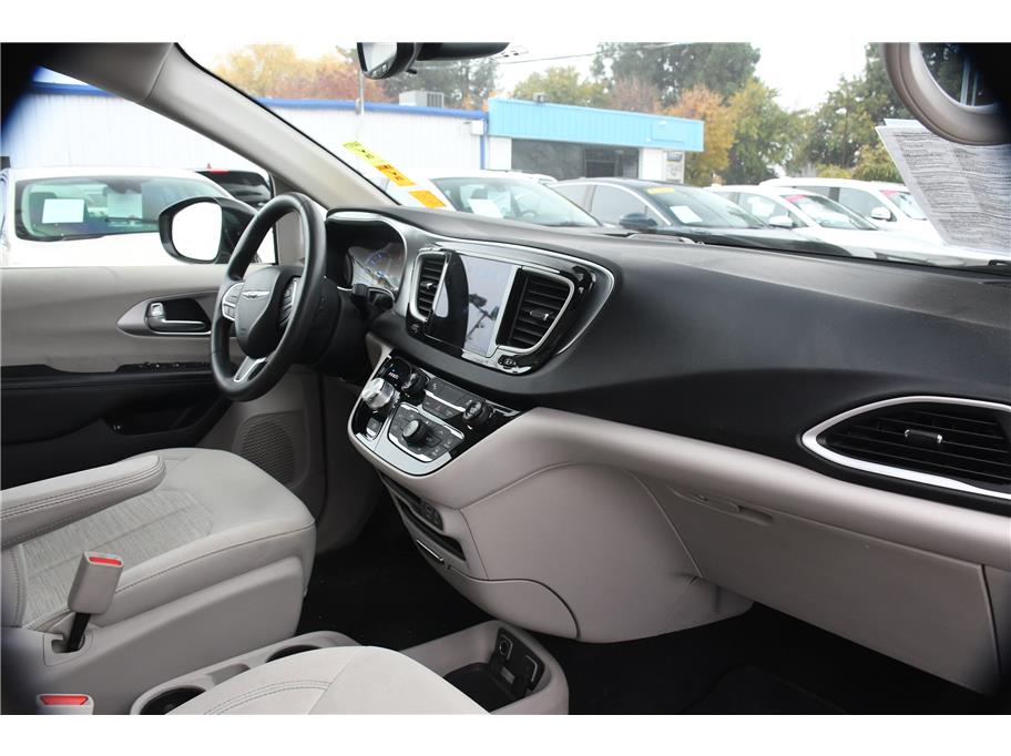 2018 Chrysler Pacifica Hybrid Touring Plus - Photo 9