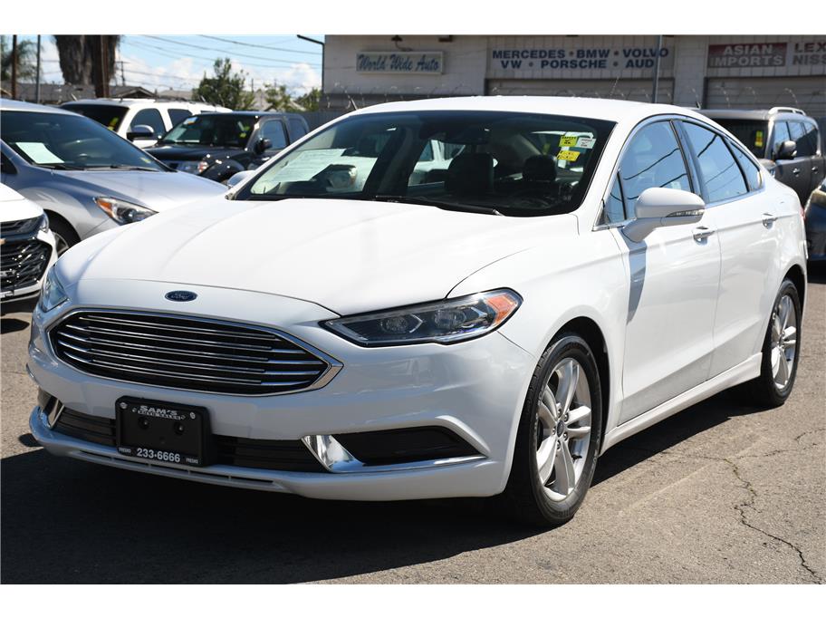 2018 Ford Fusion SE's photo