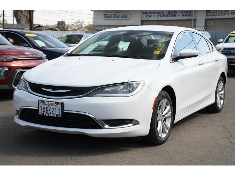 2015 Chrysler 200 Limited's photo