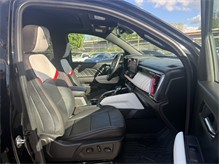 Vehicle Thumb #20