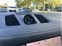 Vehicle Thumb #26