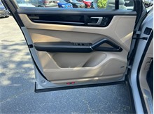 Vehicle Thumb #27