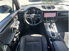 Vehicle Thumb #16