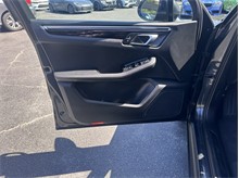 Vehicle Thumb #28