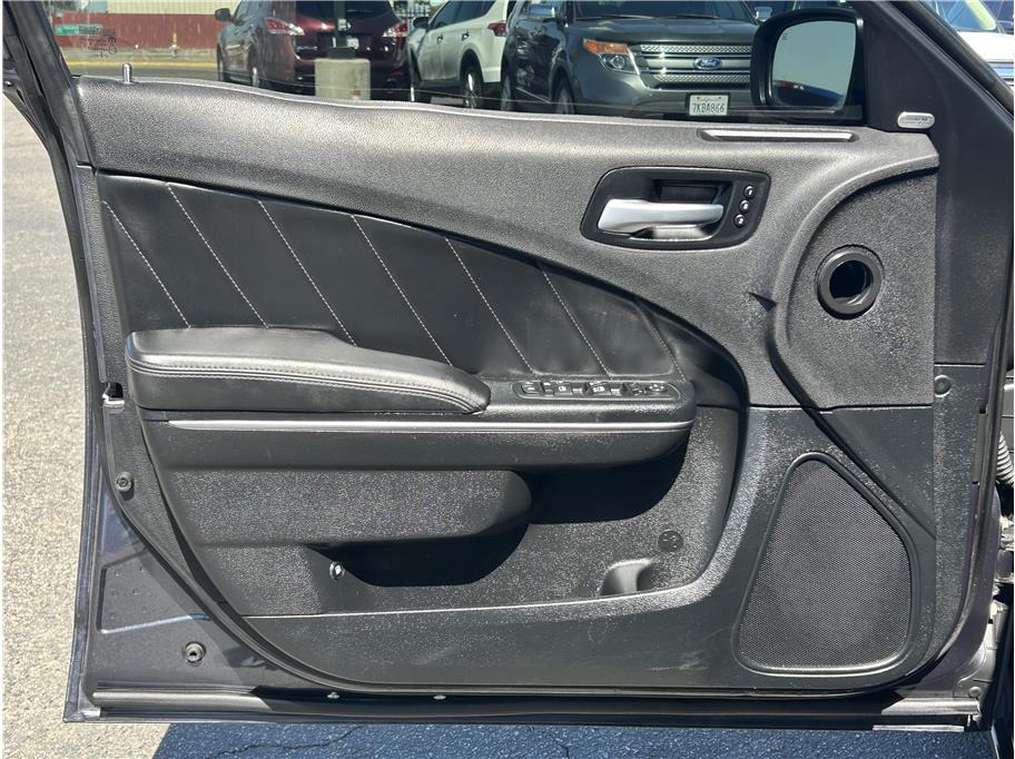 2016 Dodge Charger SXT - Photo 9