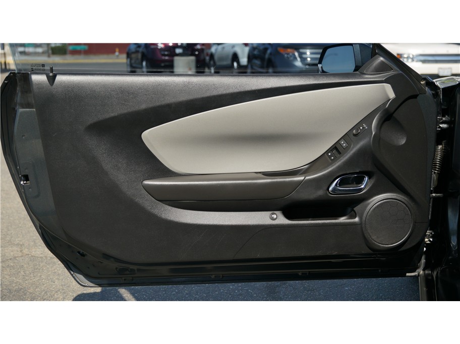 2015 Chevrolet Camaro 2LS - Photo 9